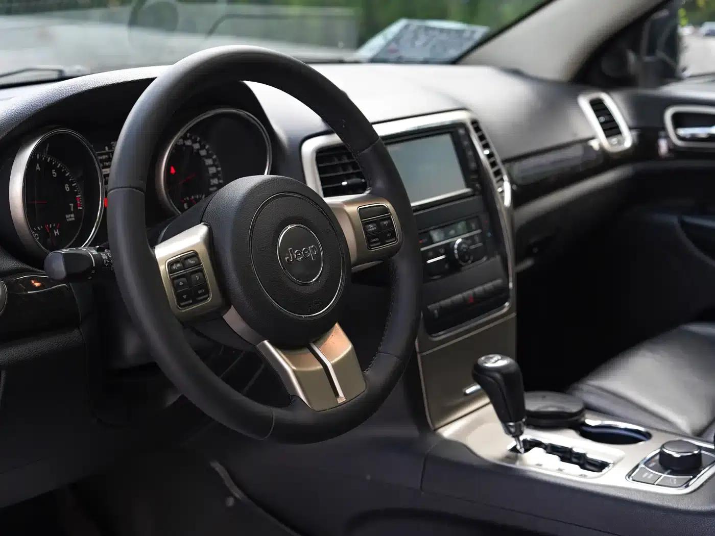 2012 Jeep Grand Cherokee (Imported) 3.6L Comfort Navigation Edition — миниатюра 12