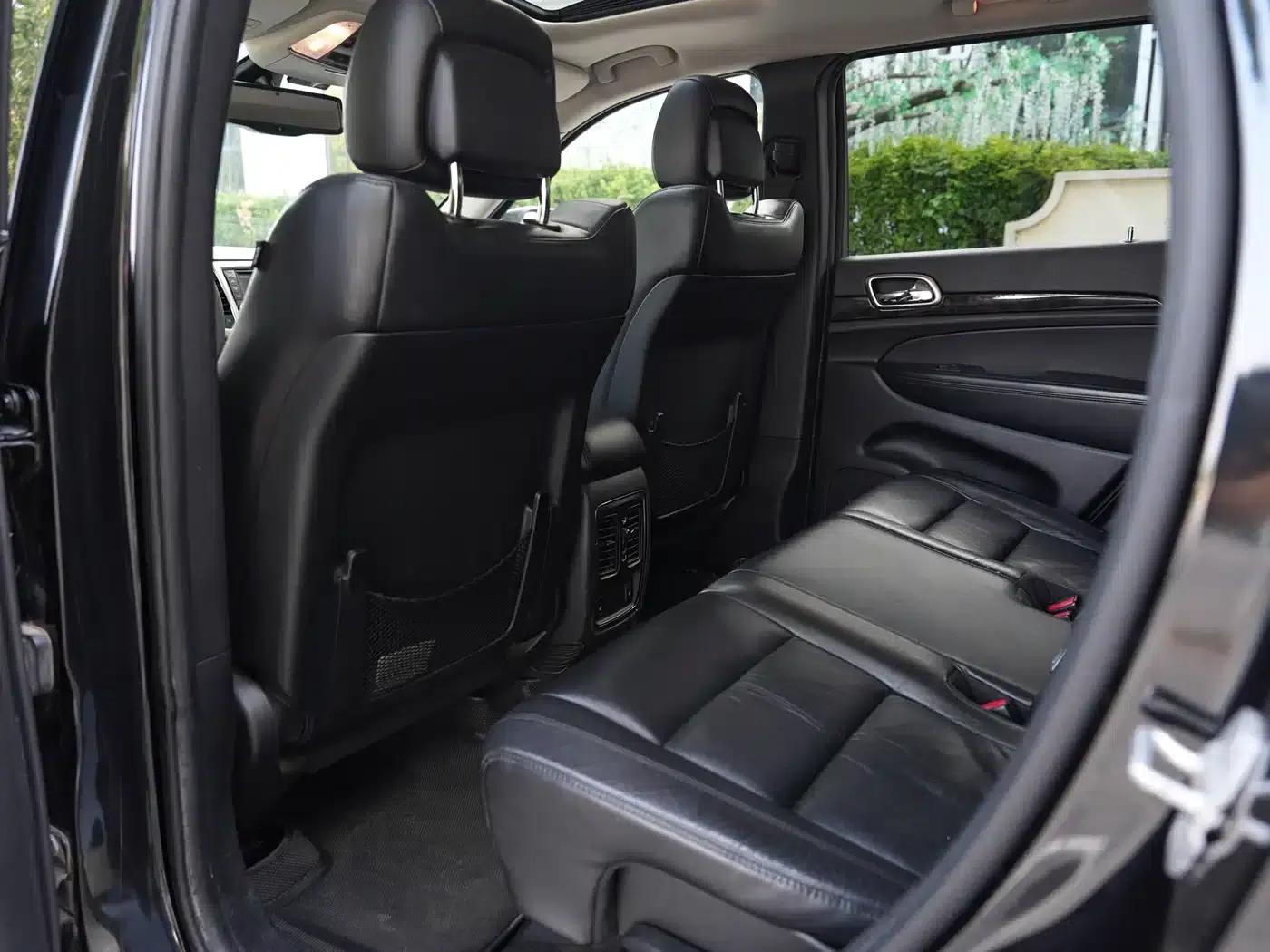 2012 Jeep Grand Cherokee (Imported) 3.6L Comfort Navigation Edition — миниатюра 13