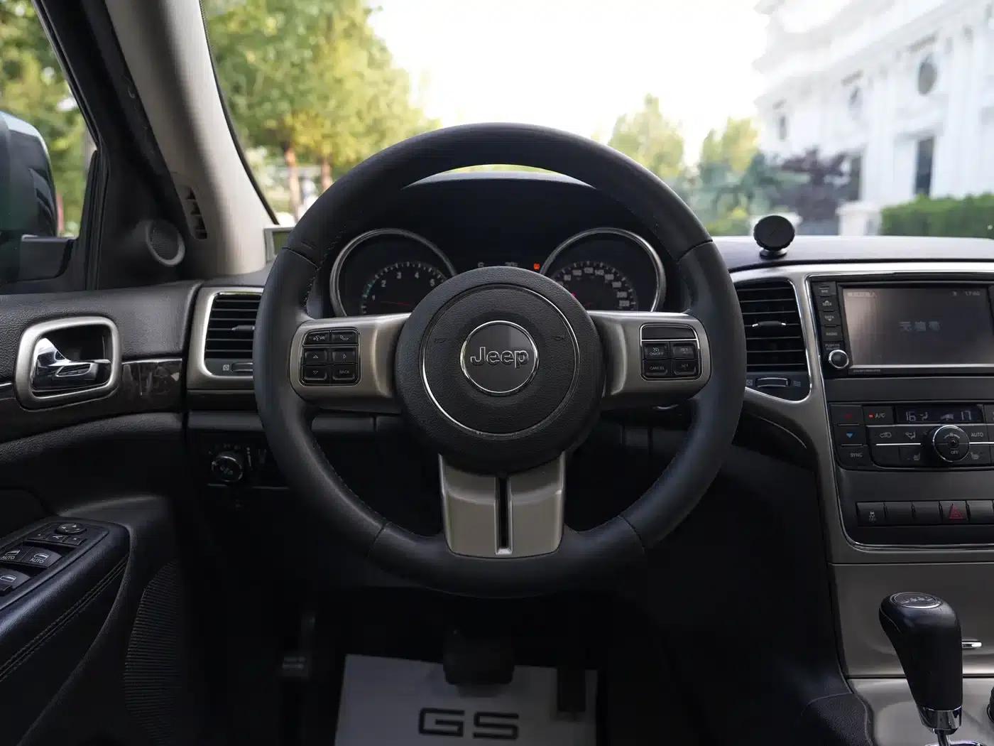 2012 Jeep Grand Cherokee (Imported) 3.6L Comfort Navigation Edition — миниатюра 15