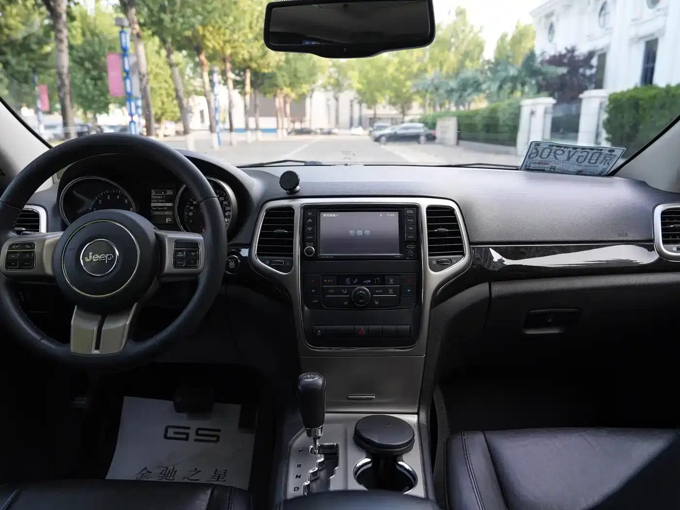 2012 Jeep Grand Cherokee (Imported) 3.6L Comfort Navigation Edition — миниатюра 16