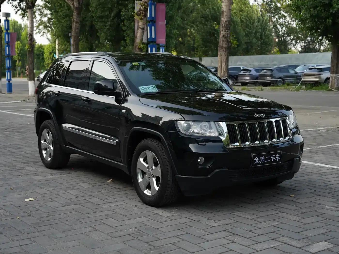 2012 Jeep Grand Cherokee (Imported) 3.6L Comfort Navigation Edition — миниатюра 3
