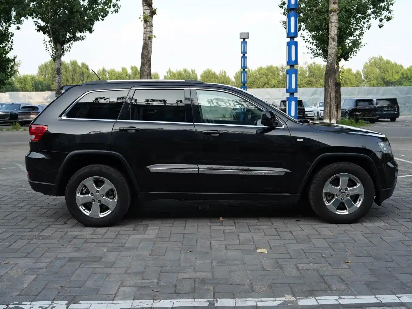 2012 Jeep Grand Cherokee (Imported) 3.6L Comfort Navigation Edition — миниатюра 4