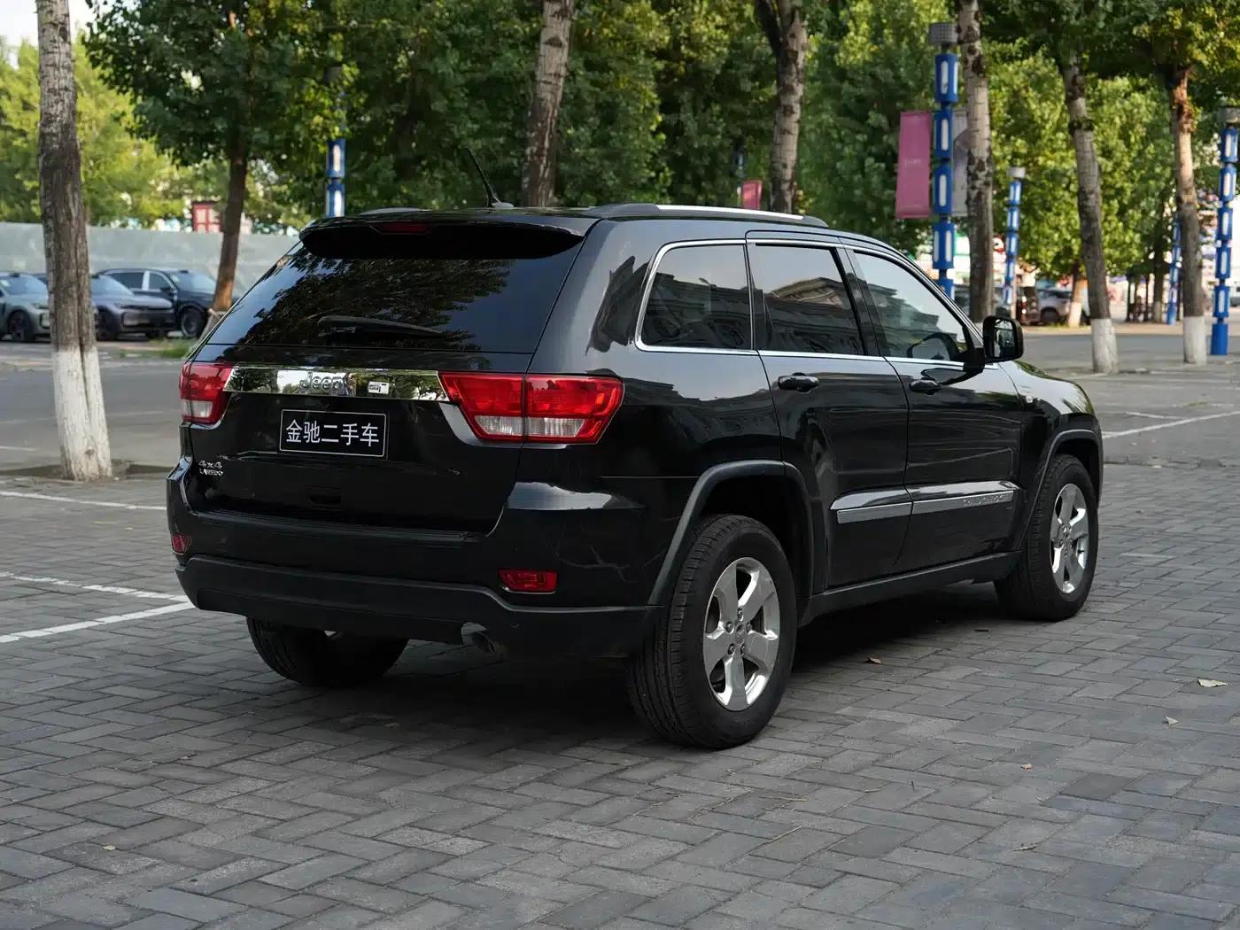 2012 Jeep Grand Cherokee (Imported) 3.6L Comfort Navigation Edition — миниатюра 5