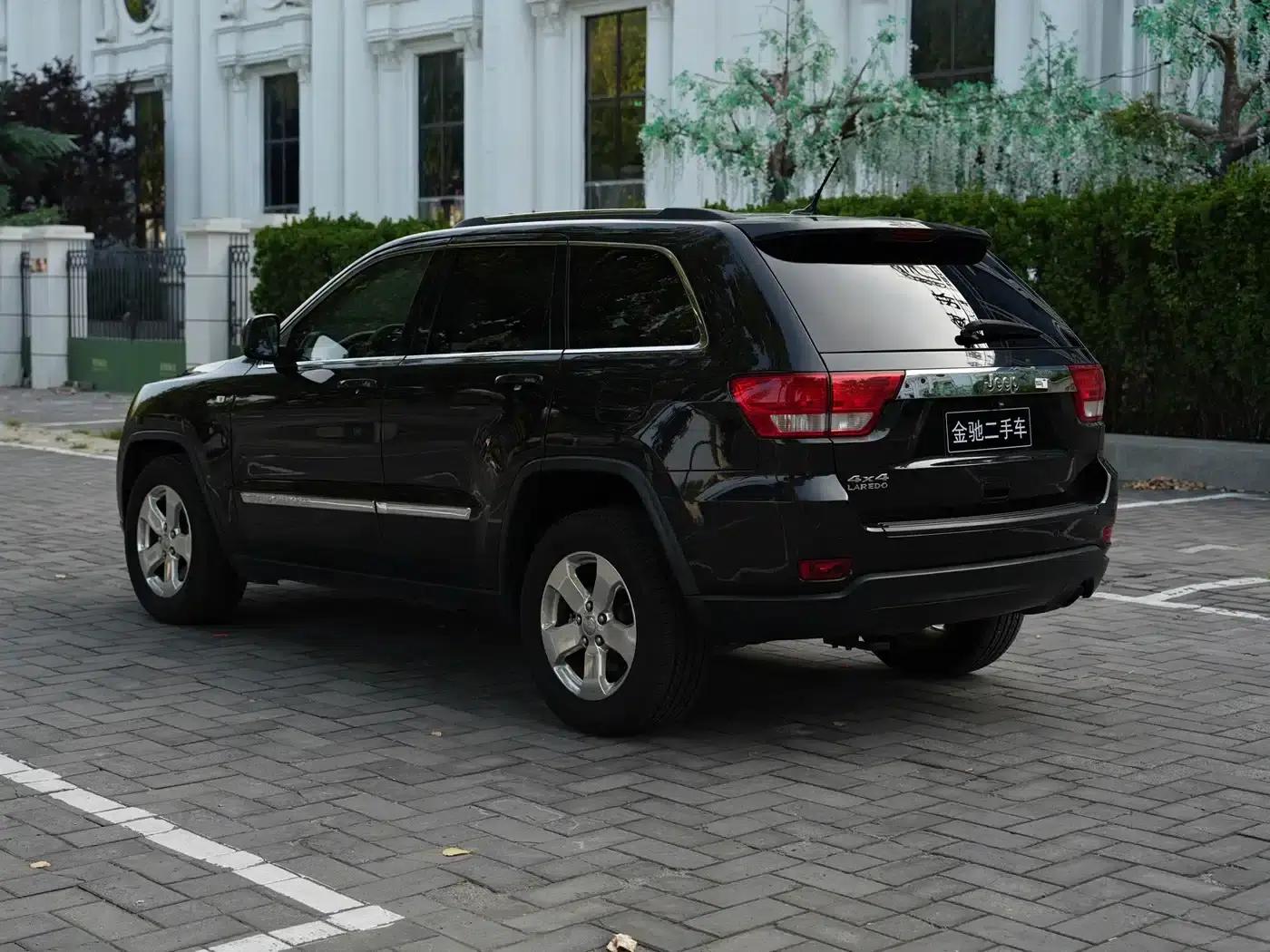 2012 Jeep Grand Cherokee (Imported) 3.6L Comfort Navigation Edition — миниатюра 7