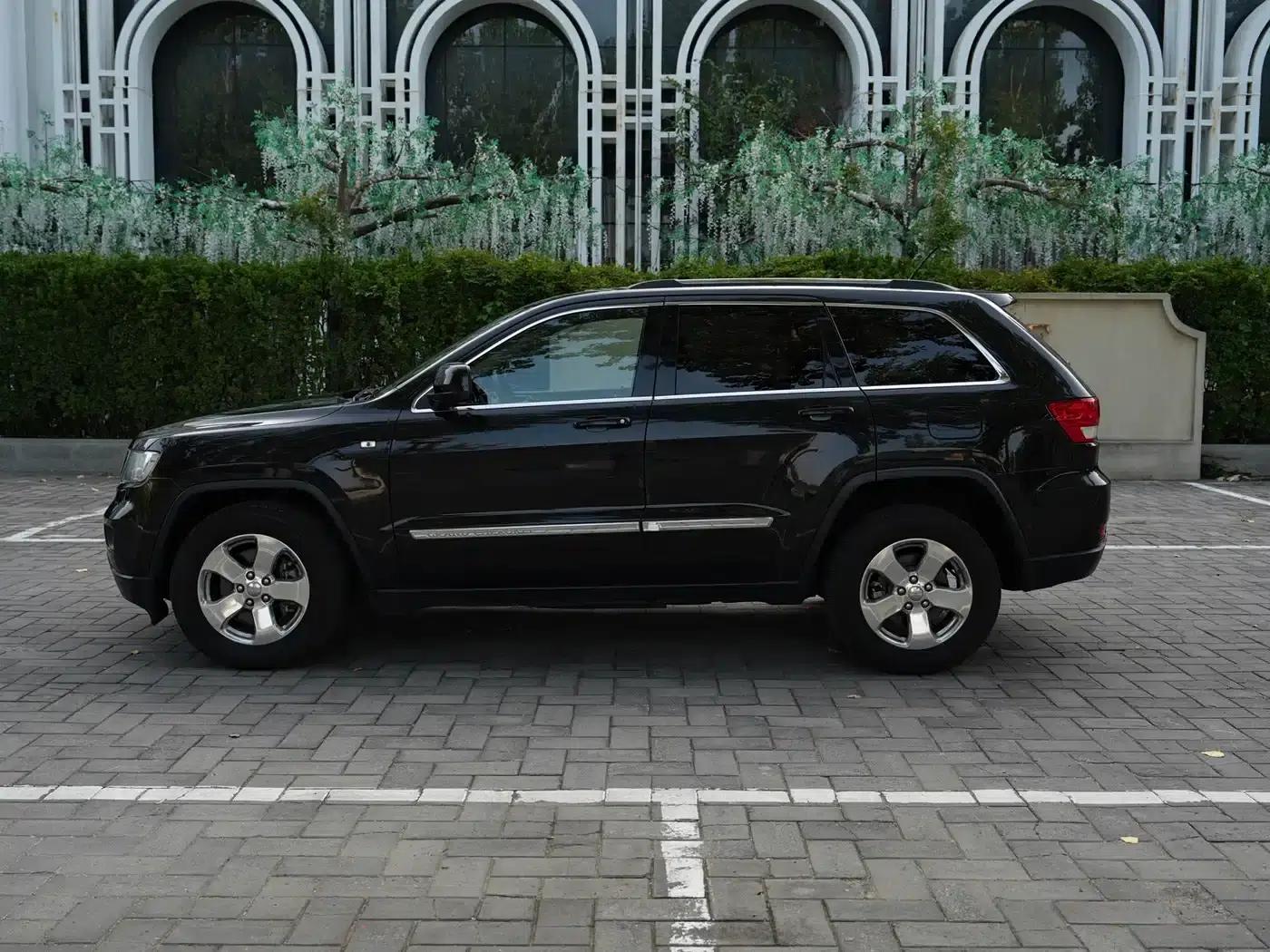 2012 Jeep Grand Cherokee (Imported) 3.6L Comfort Navigation Edition — миниатюра 8