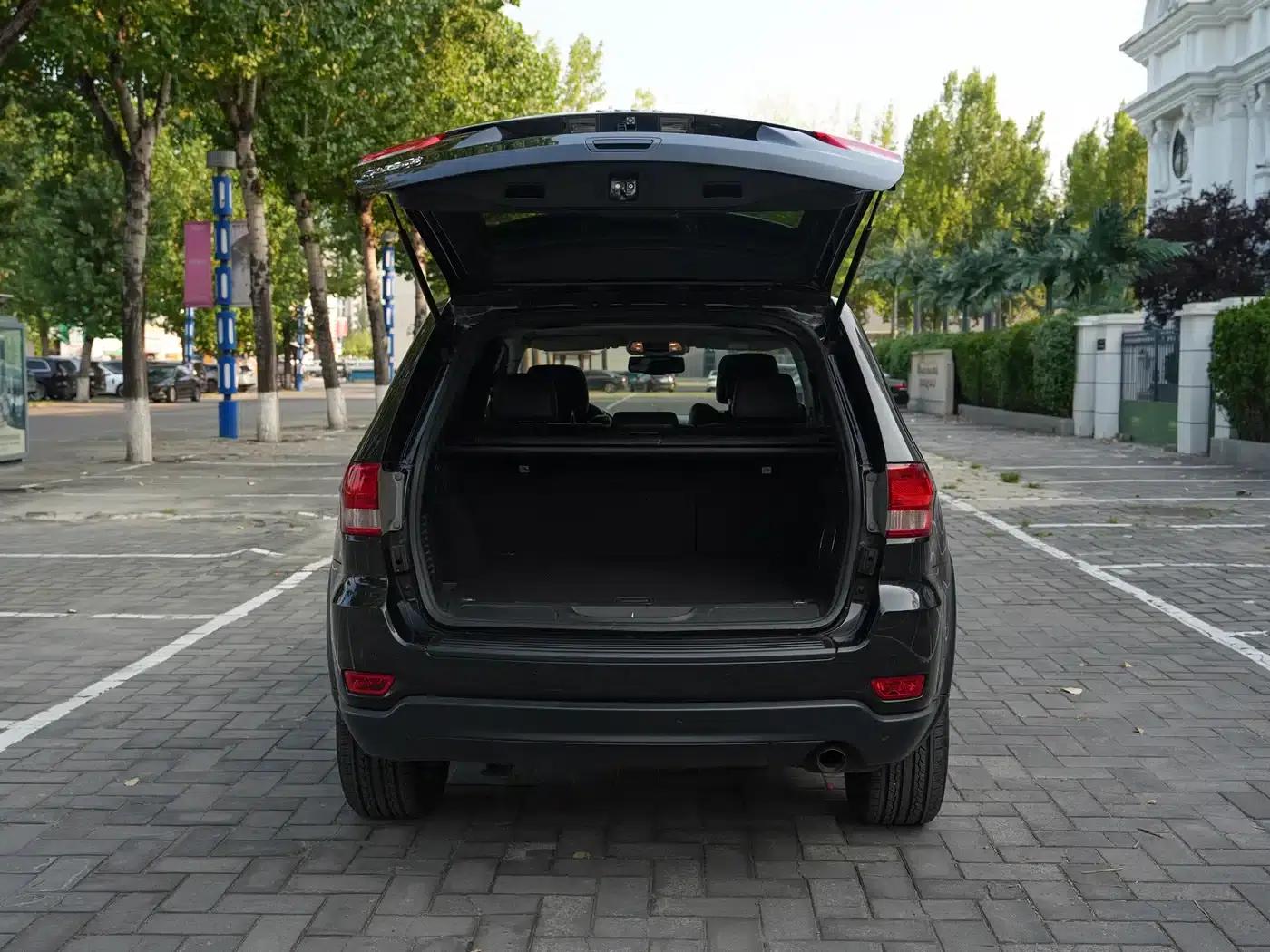 2012 Jeep Grand Cherokee (Imported) 3.6L Comfort Navigation Edition — миниатюра 9