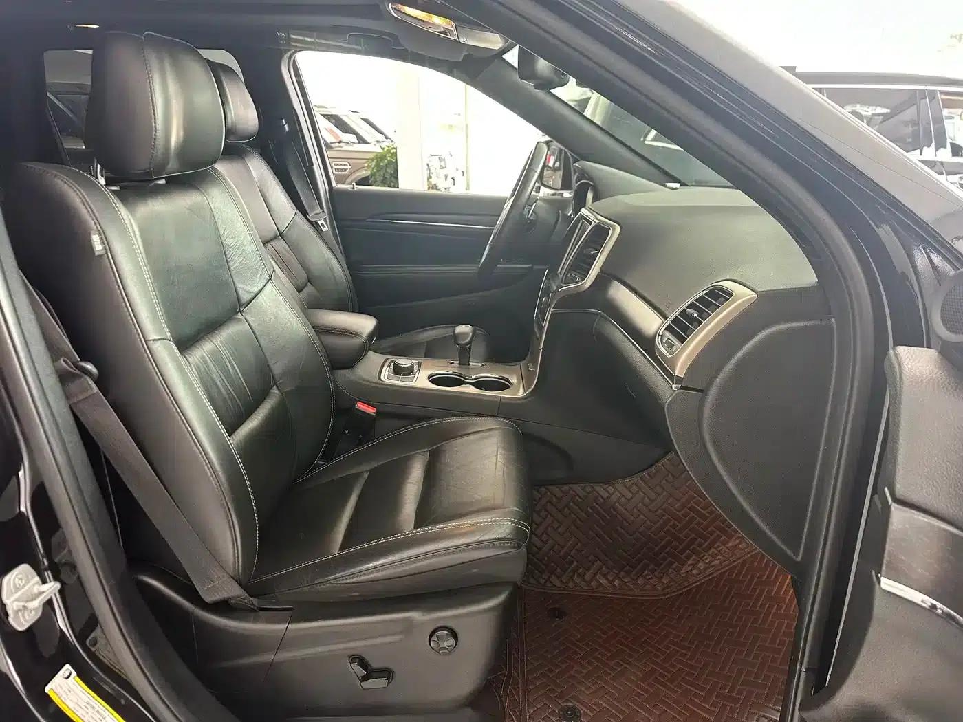 2015 Jeep Grand Cherokee (Imported) 3.0TD Diesel Comfort Navigation Edition — миниатюра 13