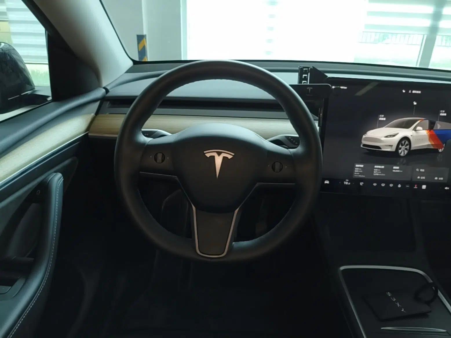 Tesla Model Y 2022 Revised Version Rear-Wheel Drive — миниатюра 13