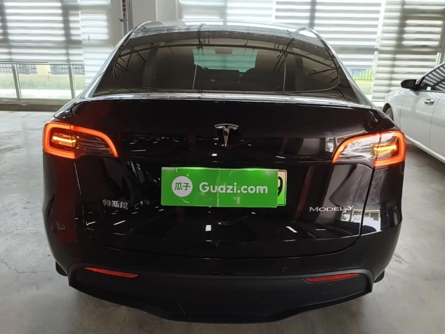 Tesla Model Y 2022 Revised Version Rear-Wheel Drive — миниатюра 5