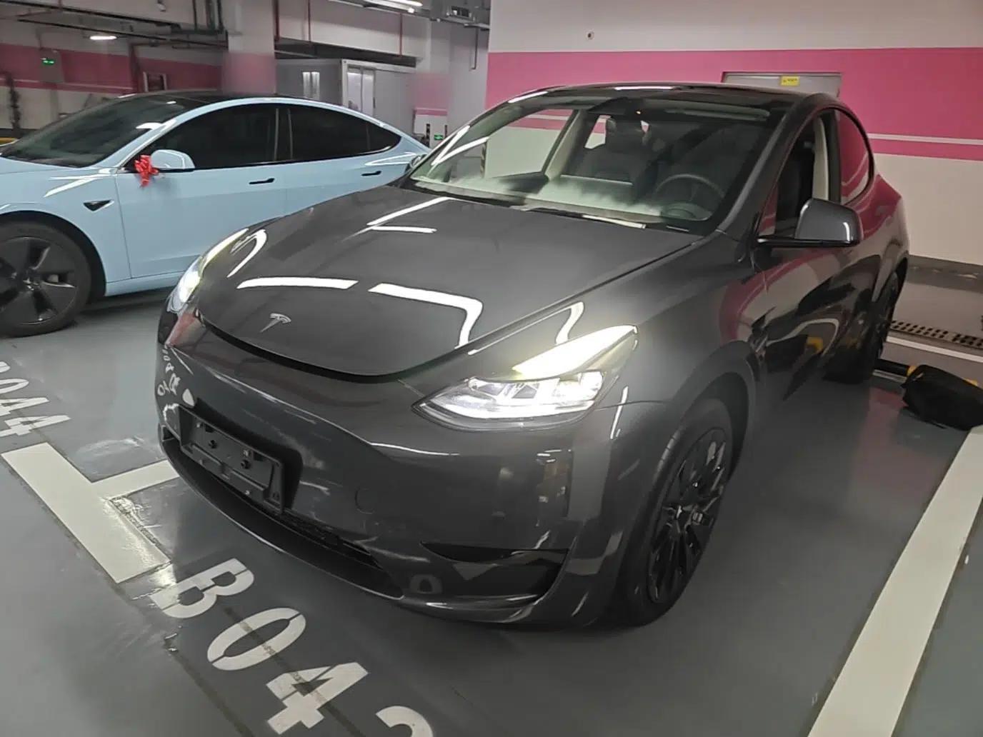 Tesla Model Y 2022 Revised Version Rear-Wheel Drive — миниатюра 1