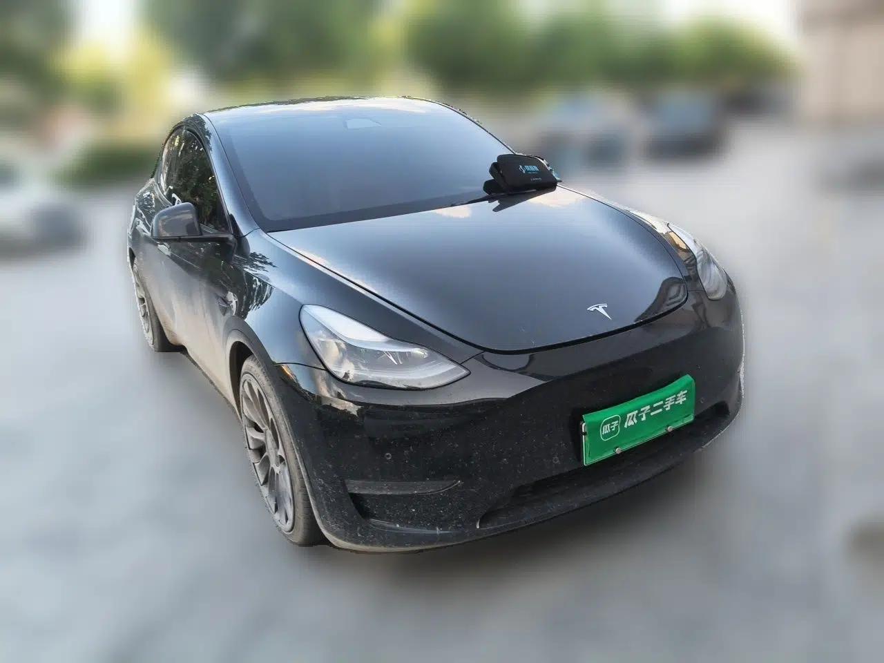 Tesla Model Y 2023 High-Performance All-Wheel-Drive Version — миниатюра 3