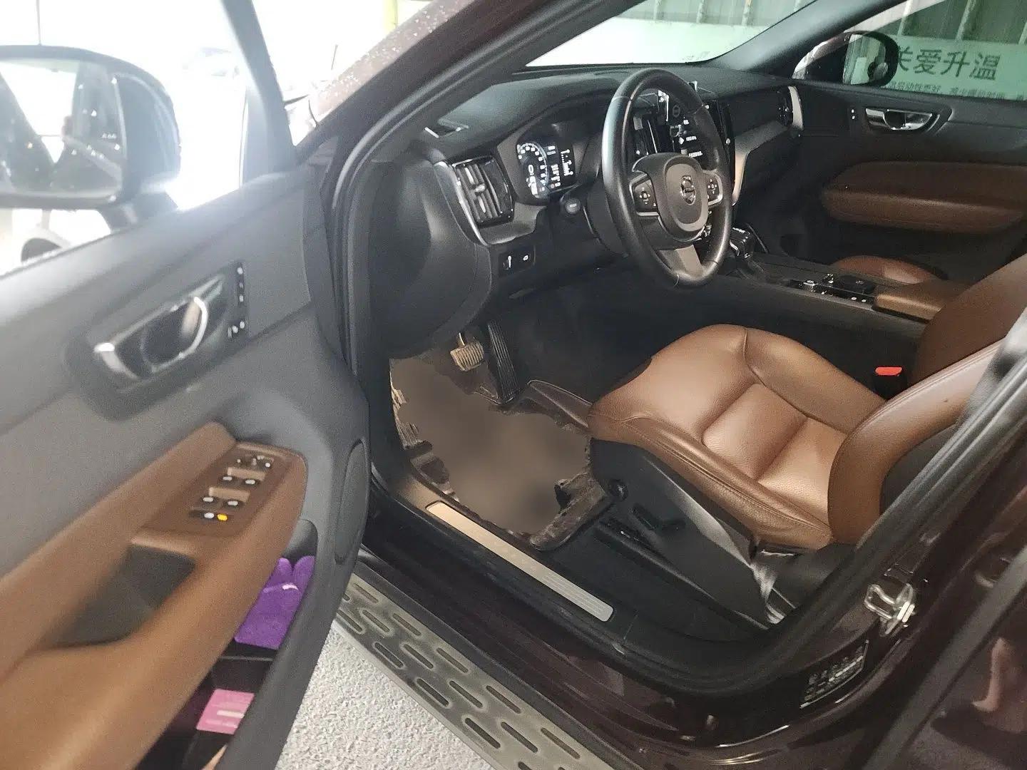 Volvo XC60 2021 T5 4x4 Smart Luxury Edition — миниатюра 13