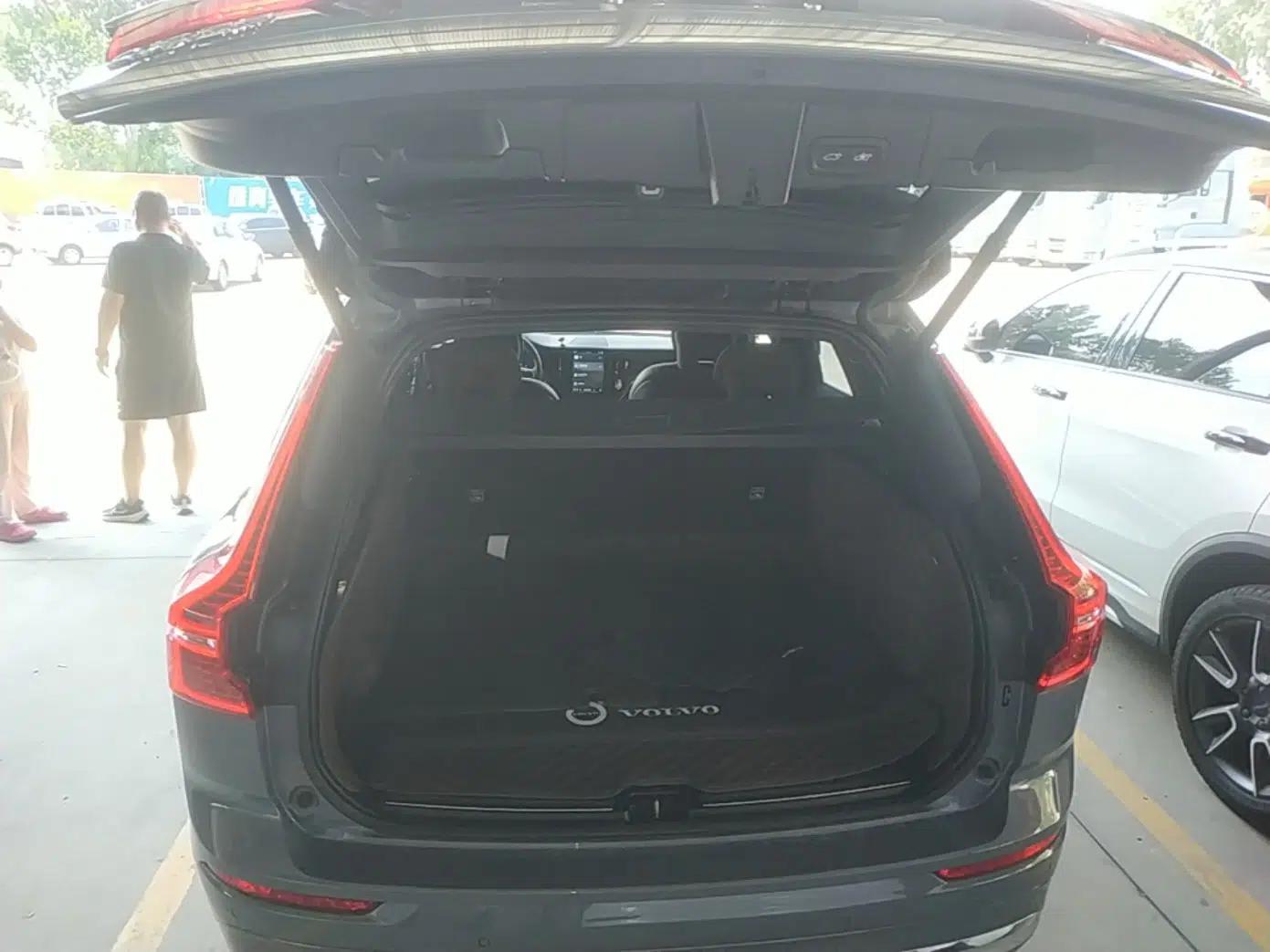 Volvo XC60 2023 B5 4x4 Smart Luxury Edition — миниатюра 22