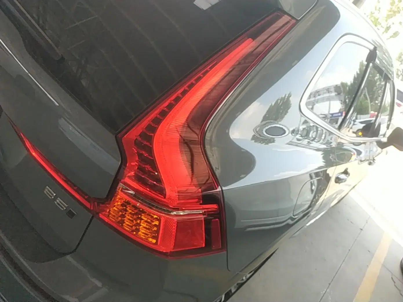Volvo XC60 2023 B5 4x4 Smart Luxury Edition — миниатюра 9
