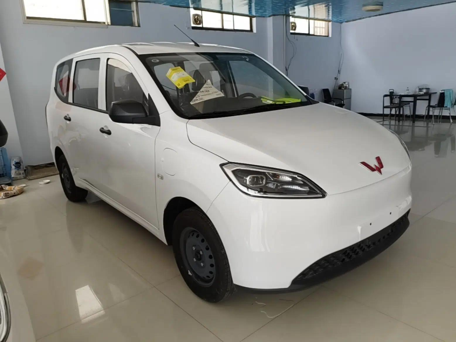 Wuling Hongguang New Energy 2024 All-Electric Model 300KM Standard Version — миниатюра 3