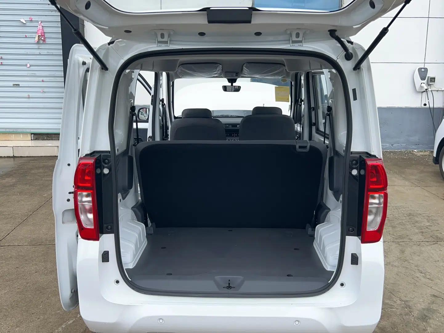 Wuling Zhiguang New Energy 2025 Comfort Model — миниатюра 23