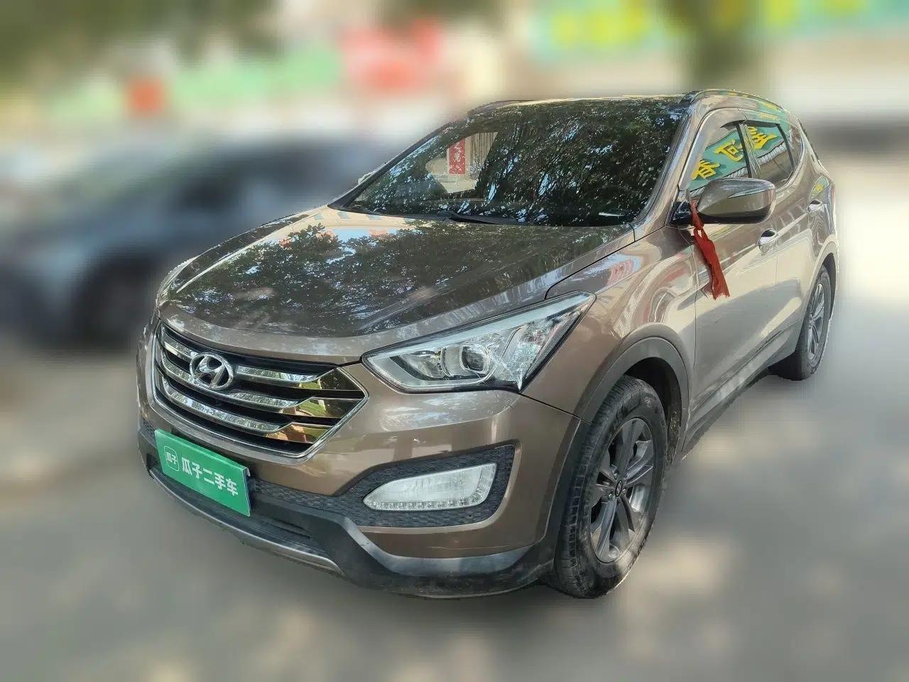 Hyundai Santa Fe 2013 2.4L Automatic Two-Wheel Drive Smart Version — миниатюра 1