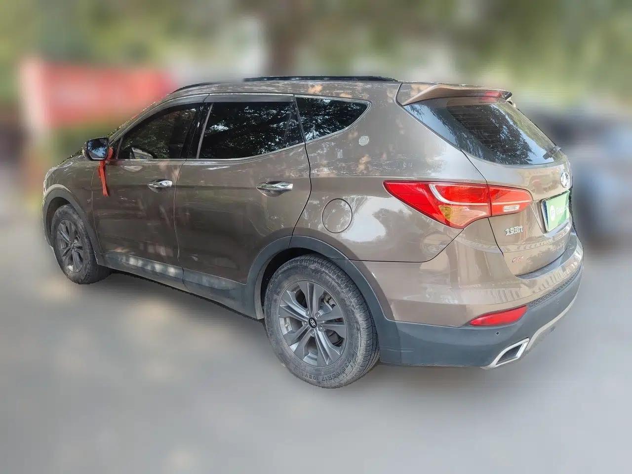 Hyundai Santa Fe 2013 2.4L Automatic Two-Wheel Drive Smart Version — миниатюра 4