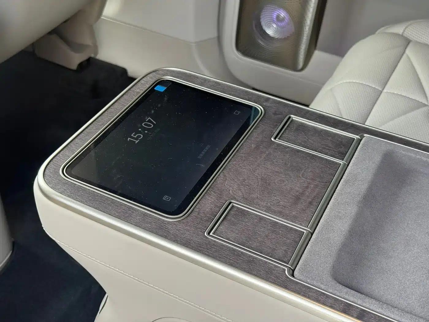 NIO ES9 2026 Model 102kWh Executive Island Signature Edition — миниатюра 14