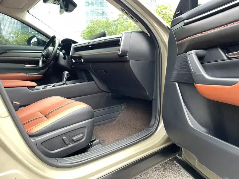 Mazda CX-50 2023 2.5L Automatic Premium Edition — миниатюра 9