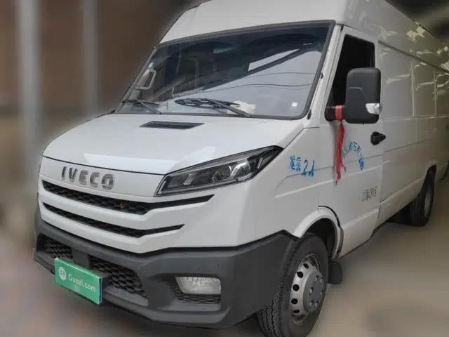 Iveco Daily Iveco Deway 2.8T manual diesel, two-door, three-seater, long wheelbase, medium roof, with a refrigerated compartment