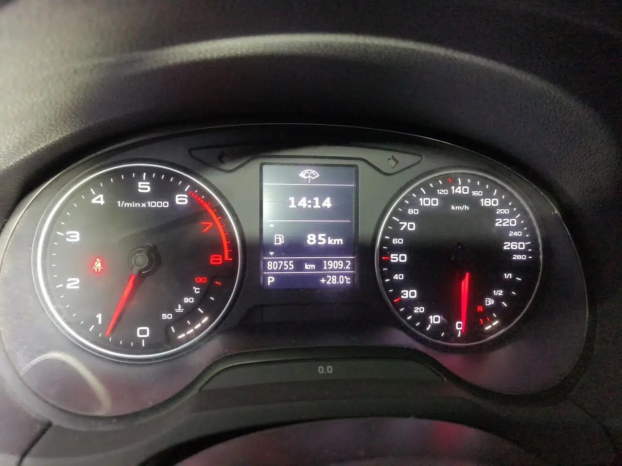 Audi A3 2014 Sportback 35 TFSI Automatic Comfort Model — миниатюра 11