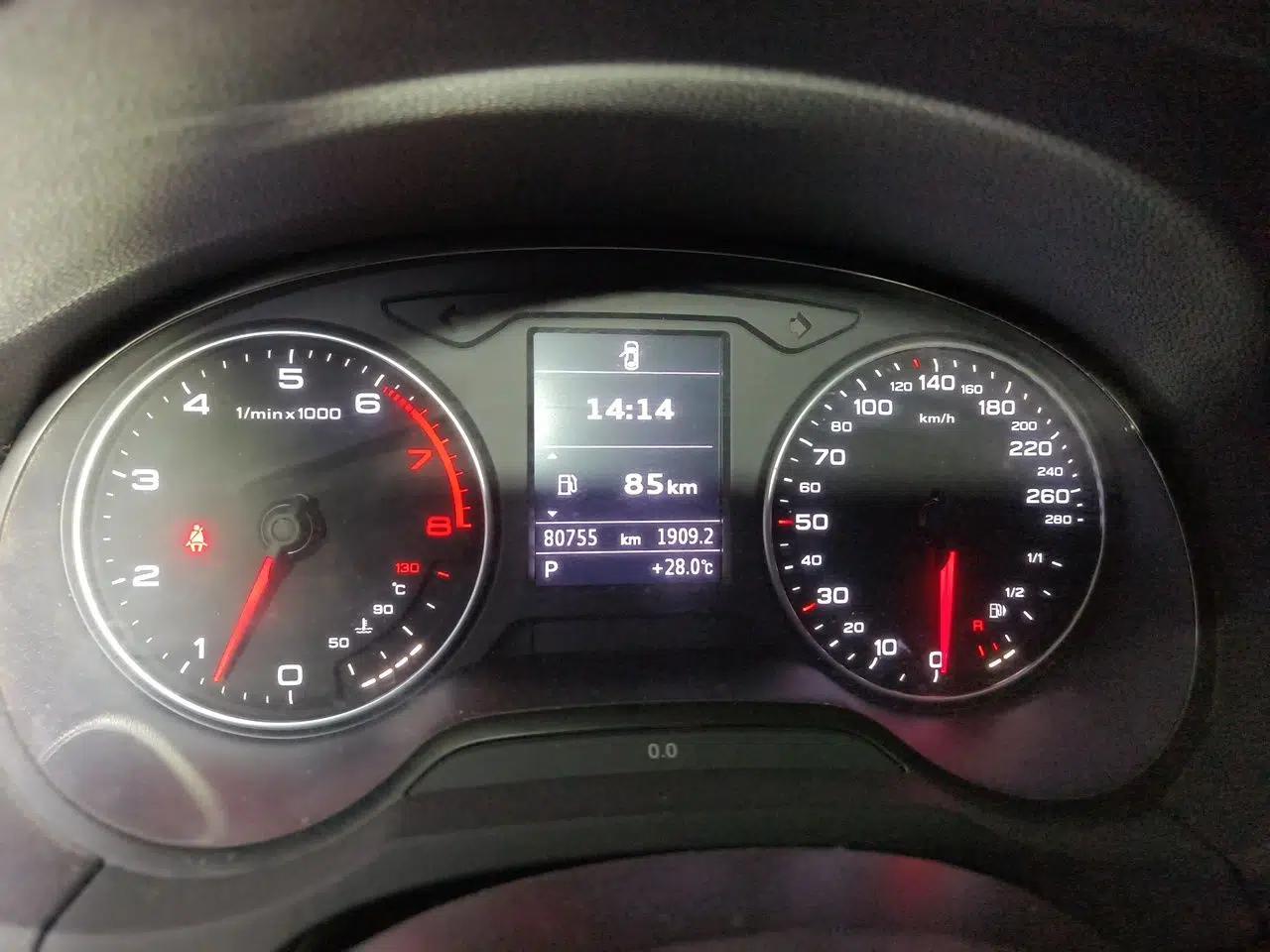 Audi A3 2014 Sportback 35 TFSI Automatic Comfort Model — миниатюра 12