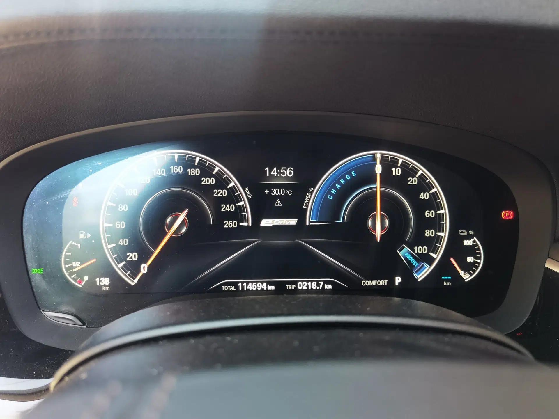 BMW 5 Series New Energy 2019 530Le Luxury Package — миниатюра 12