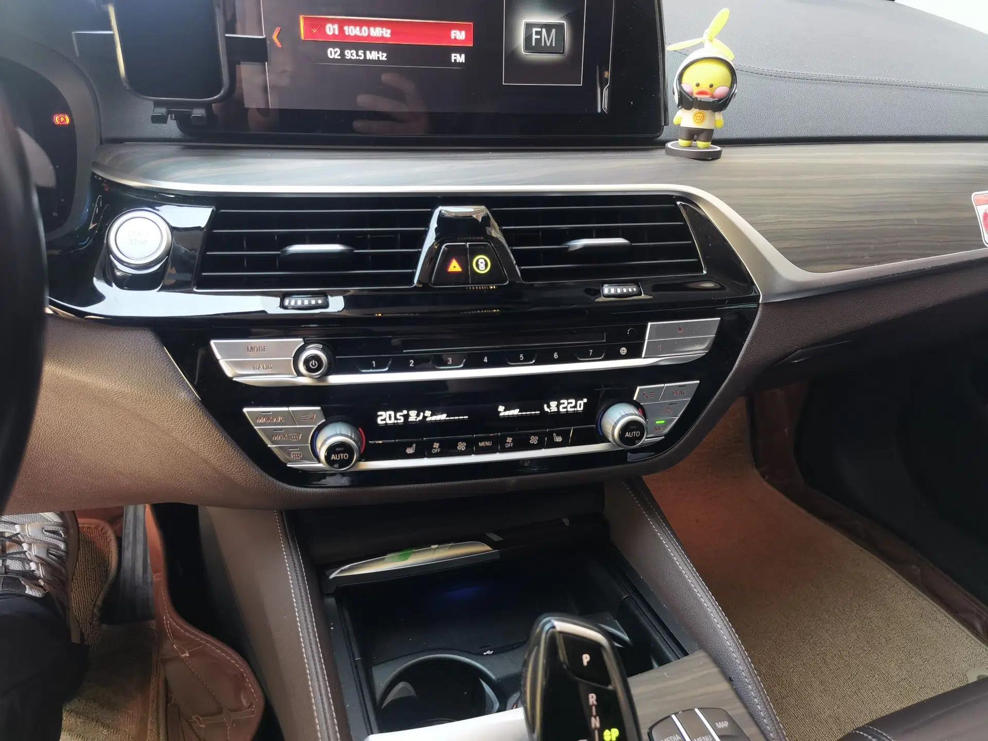 BMW 5 Series New Energy 2019 530Le Luxury Package — миниатюра 13