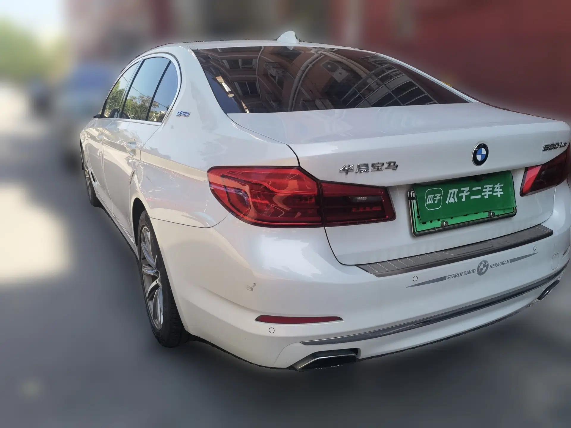 BMW 5 Series New Energy 2019 530Le Luxury Package — миниатюра 4