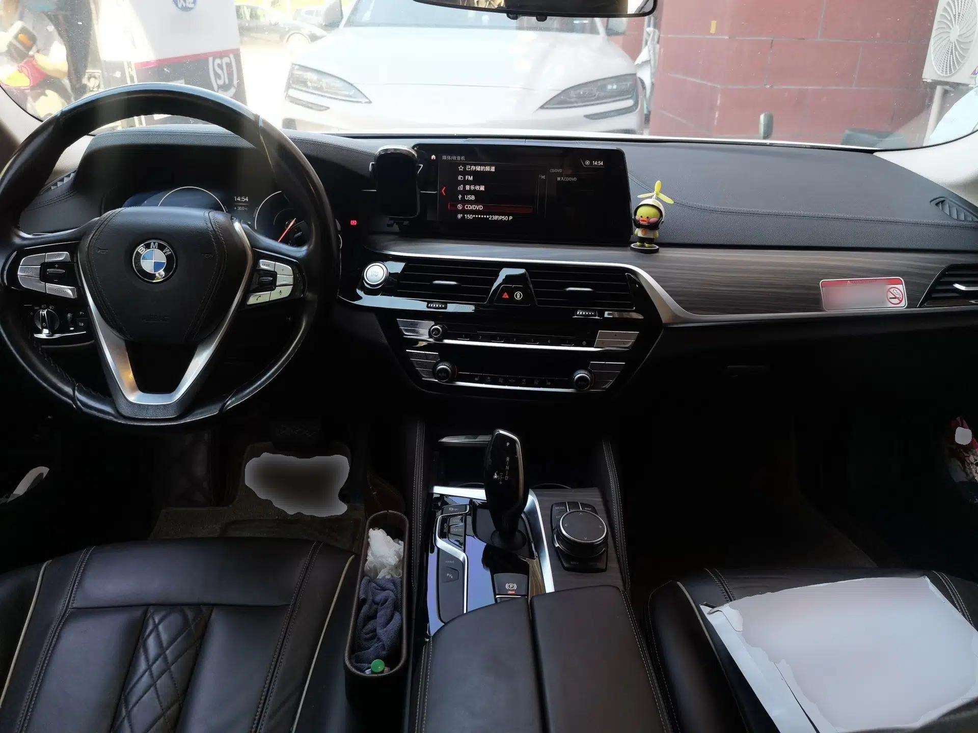 BMW 5 Series New Energy 2019 530Le Luxury Package — миниатюра 9