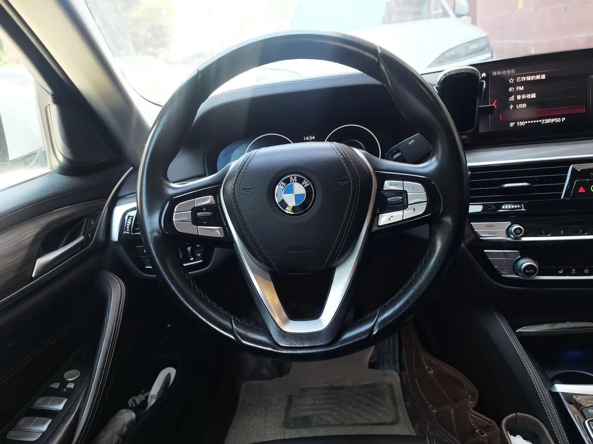 BMW 5 Series New Energy 2019 530Le Luxury Package — миниатюра 10