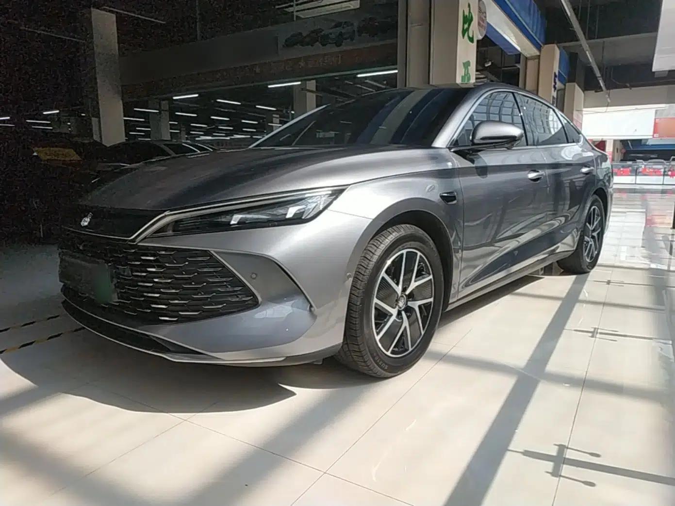 BYD Qin L 2025 DM-i Smart Drive 120KM Superior Model — миниатюра 1