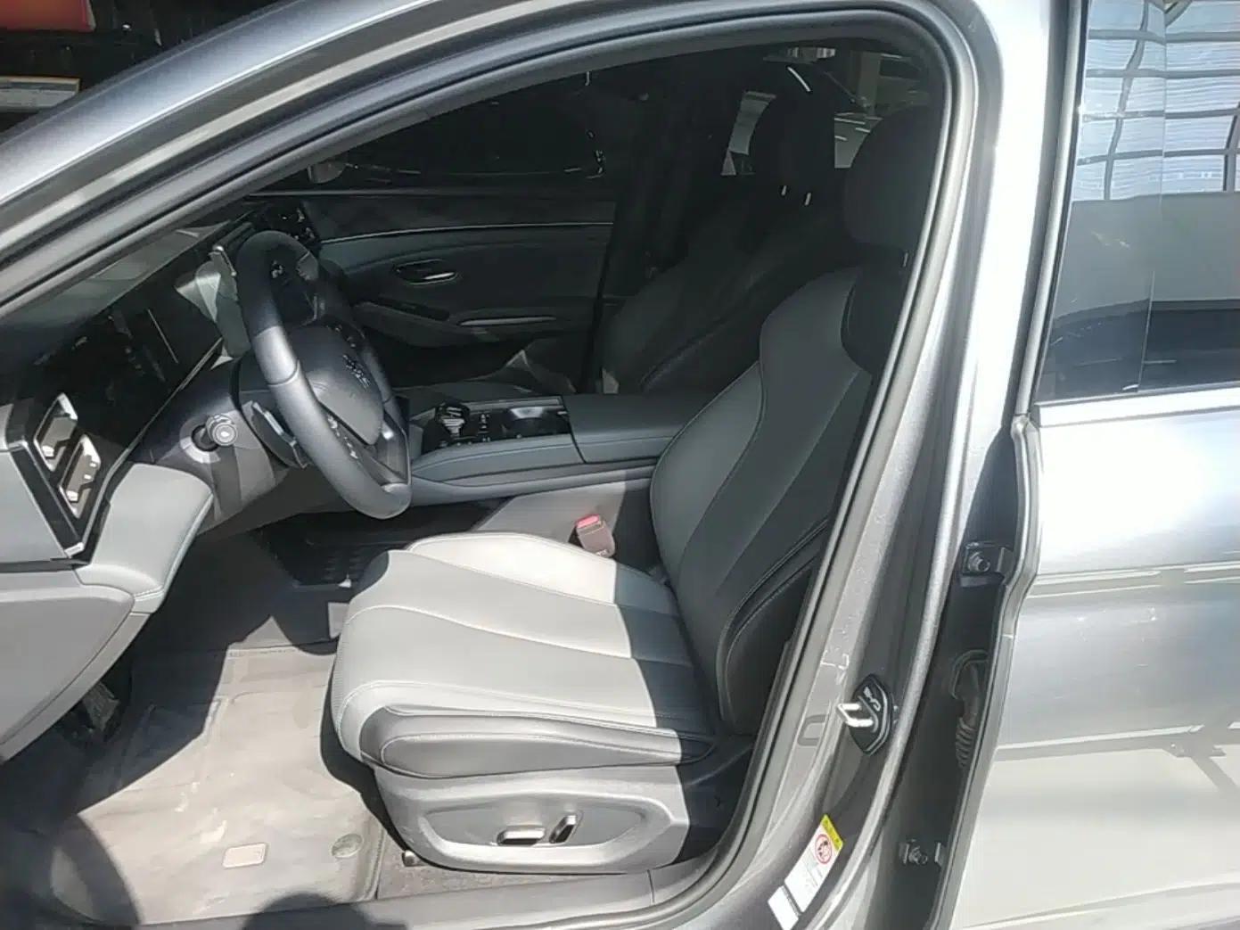 BYD Qin L 2025 DM-i Smart Drive 120KM Superior Model — миниатюра 17