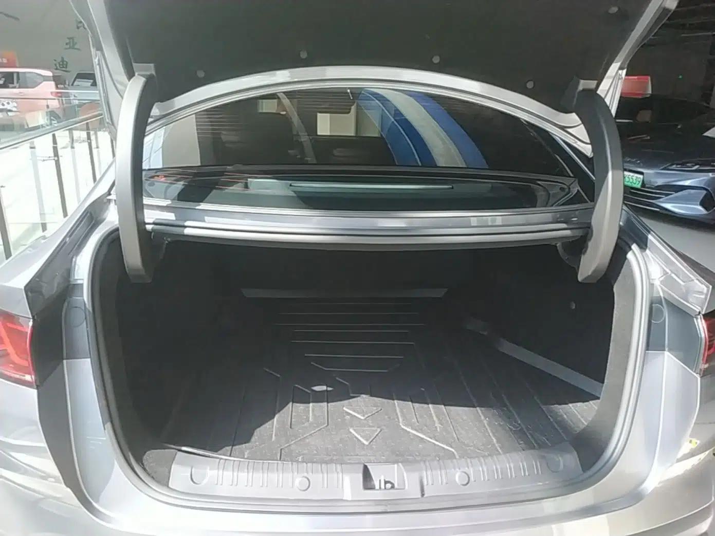 BYD Qin L 2025 DM-i Smart Drive 120KM Superior Model — миниатюра 22