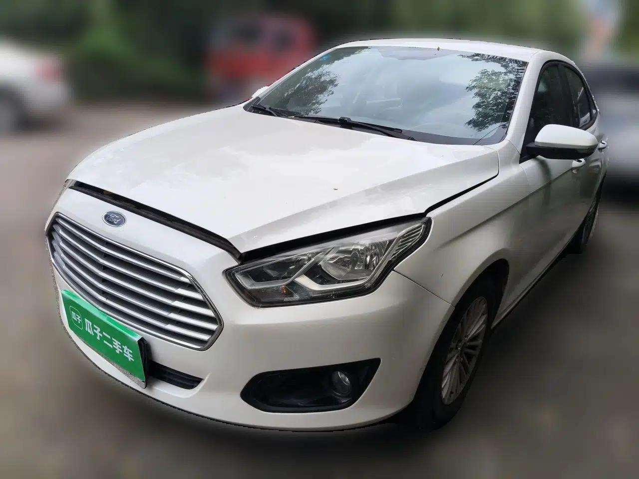 Ford Escort 2015 1.5L Automatic Comfort Edition — миниатюра 1