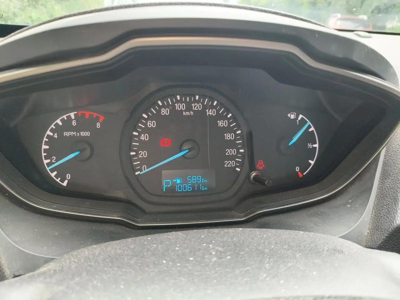 Ford Escort 2015 1.5L Automatic Comfort Edition — миниатюра 11