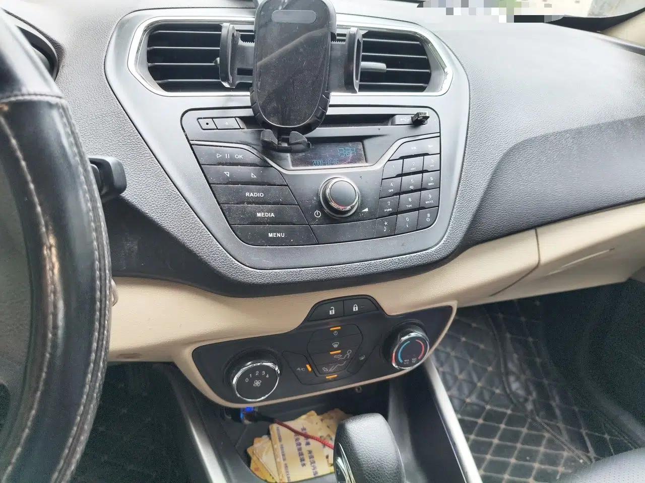 Ford Escort 2015 1.5L Automatic Comfort Edition — миниатюра 13