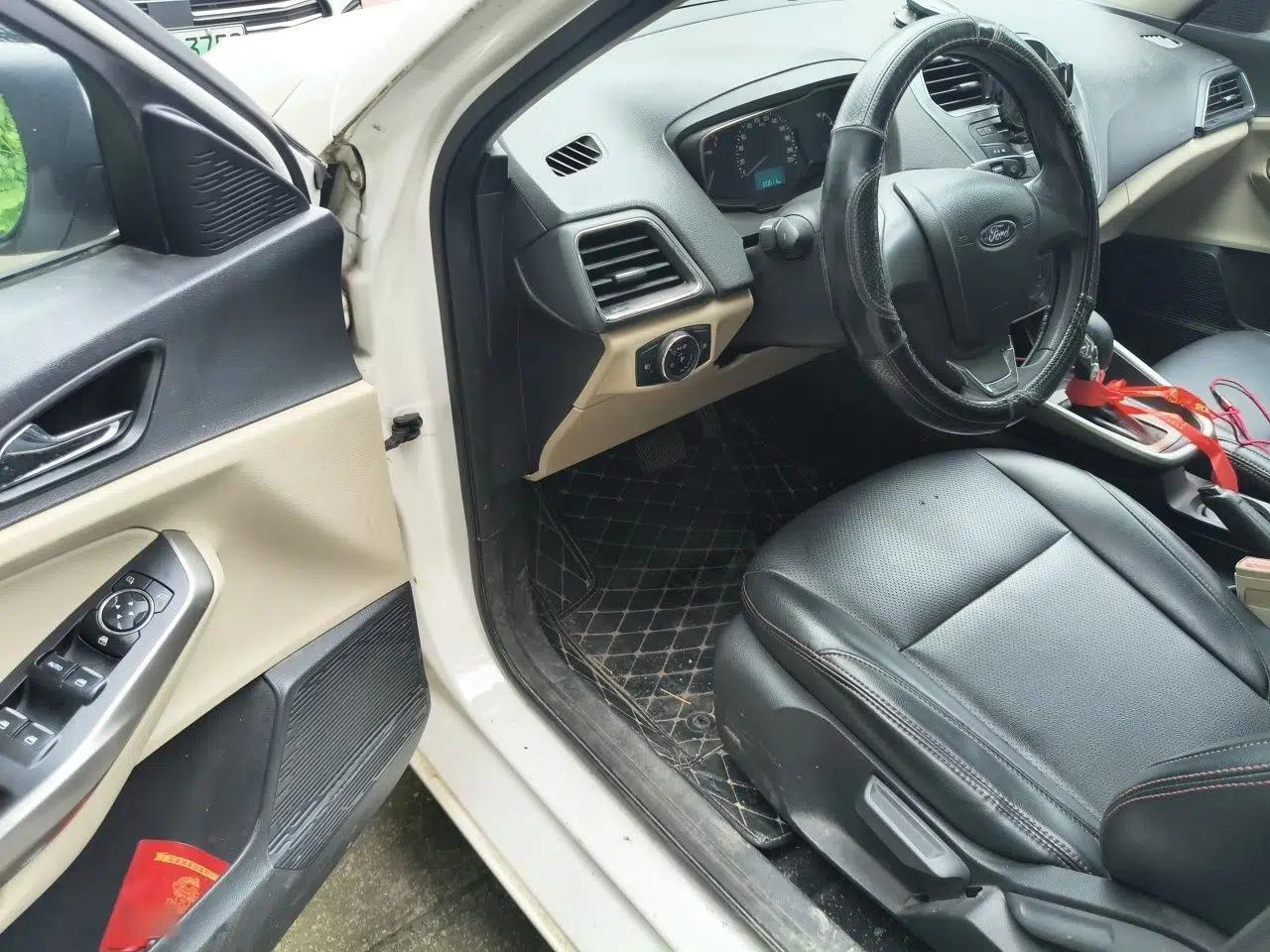 Ford Escort 2015 1.5L Automatic Comfort Edition — миниатюра 16