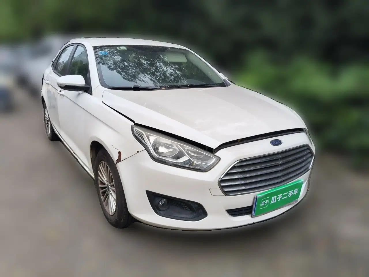Ford Escort 2015 1.5L Automatic Comfort Edition — миниатюра 3