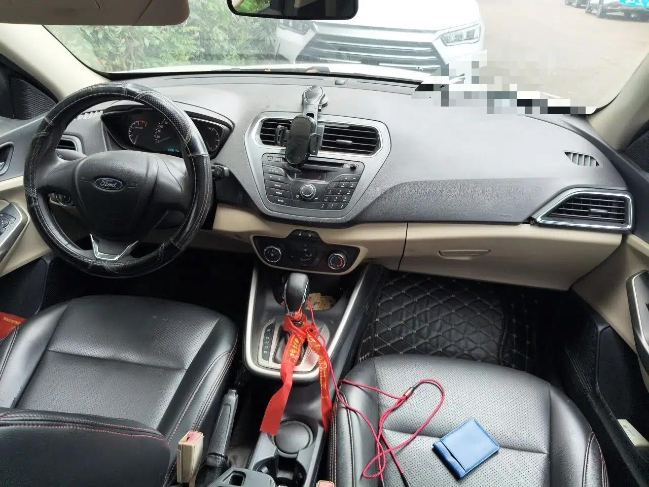 Ford Escort 2015 1.5L Automatic Comfort Edition — миниатюра 9