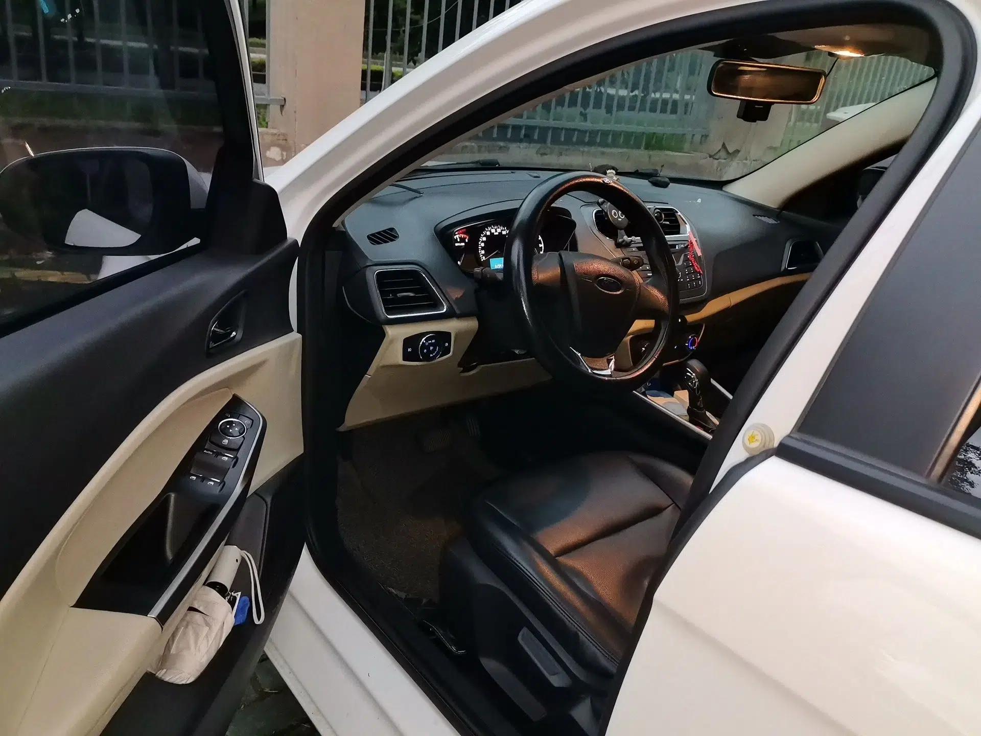Ford Escort 2017 1.5L Automatic Comfort Model — миниатюра 16