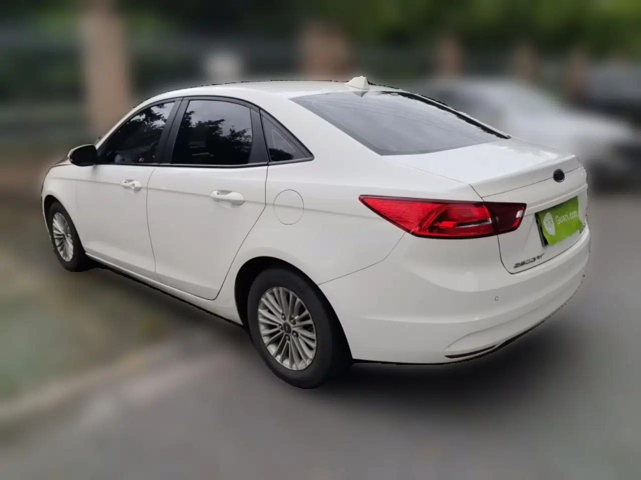Ford Escort 2017 1.5L Automatic Comfort Model — миниатюра 4