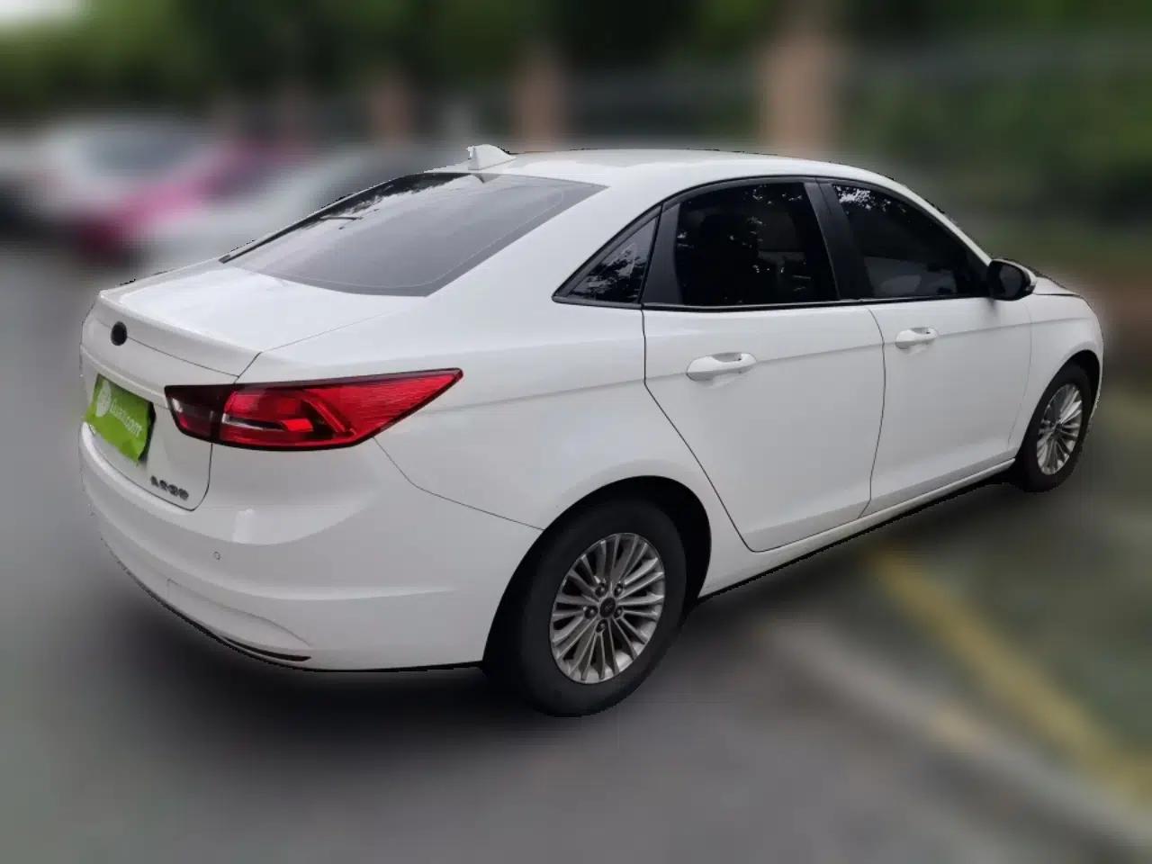 Ford Escort 2017 1.5L Automatic Comfort Model — миниатюра 6