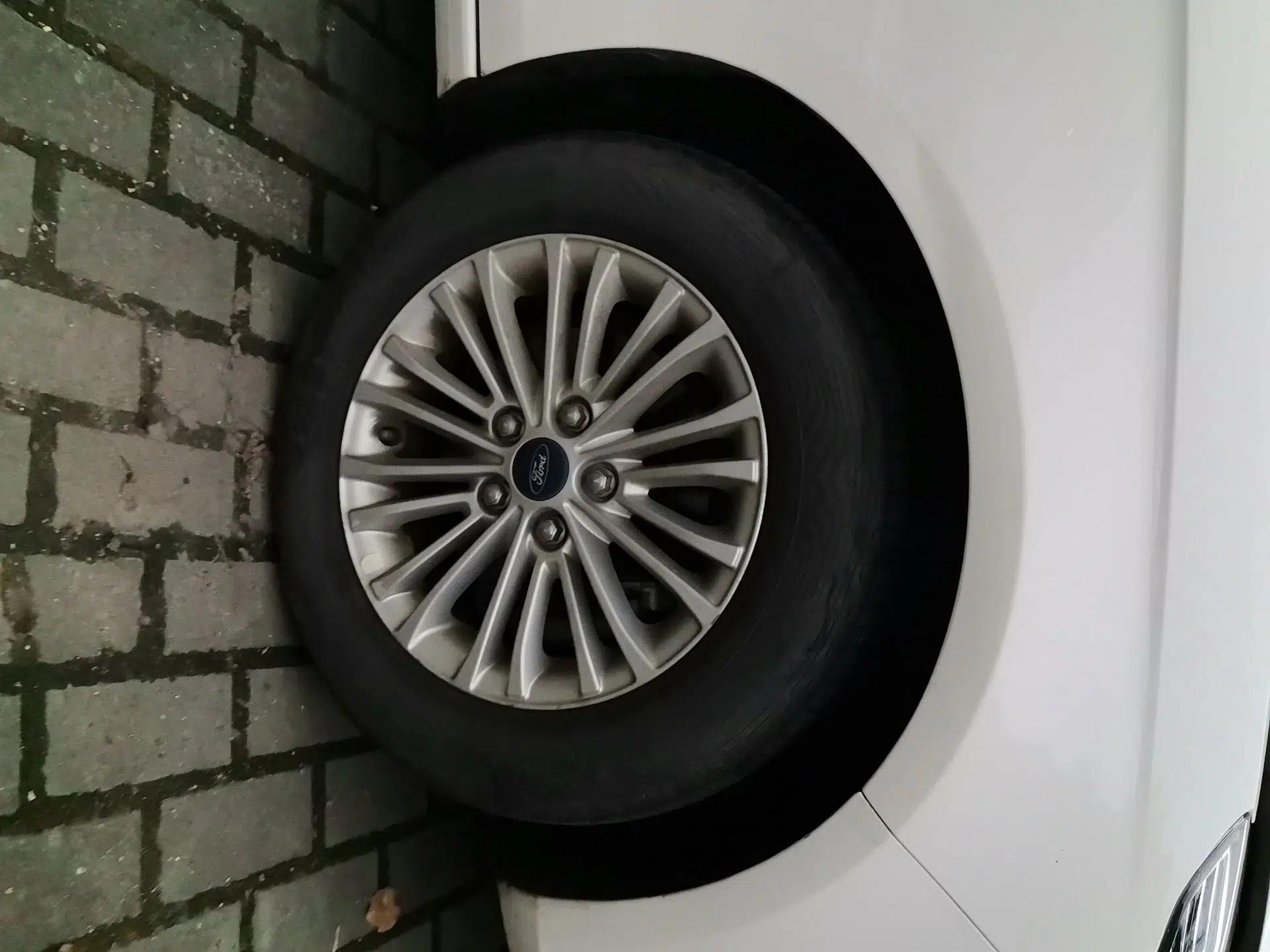 Ford Escort 2017 1.5L Automatic Comfort Model — миниатюра 8