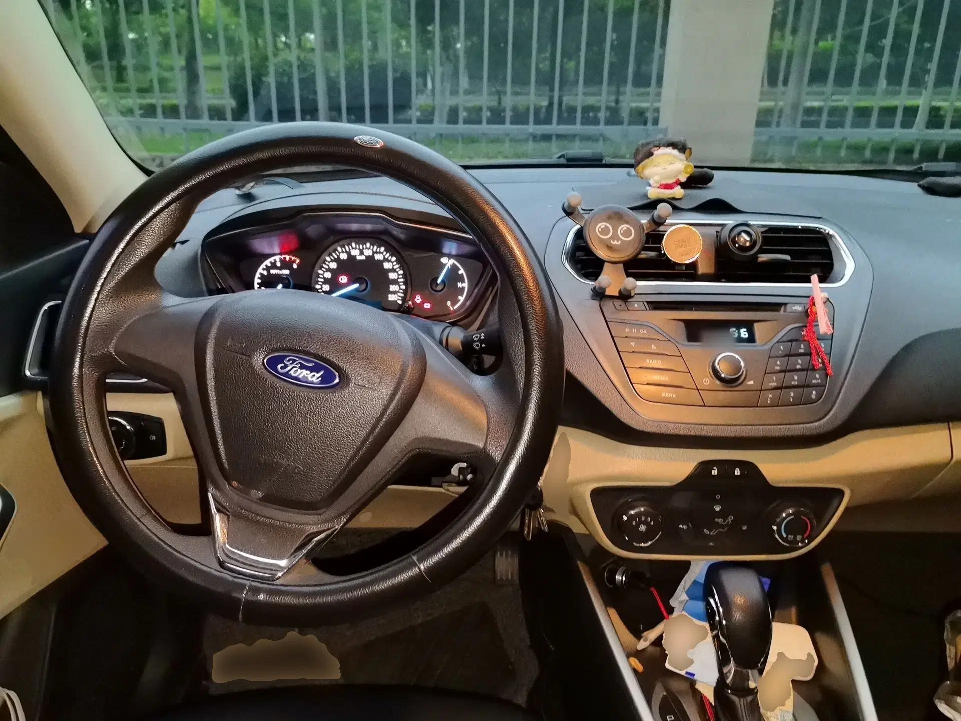 Ford Escort 2017 1.5L Automatic Comfort Model — миниатюра 9