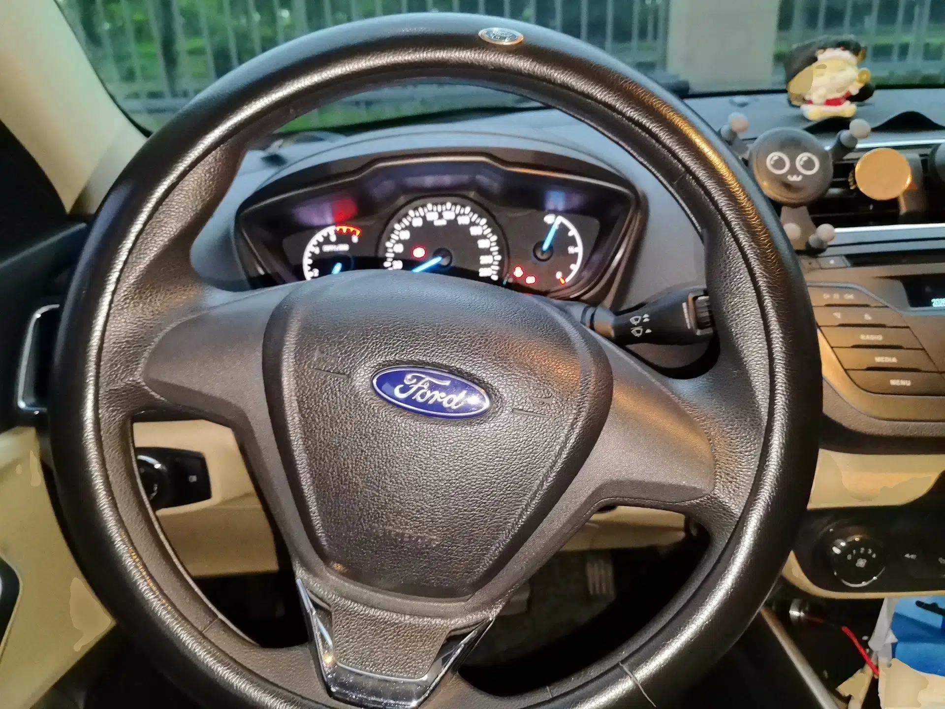 Ford Escort 2017 1.5L Automatic Comfort Model — миниатюра 10