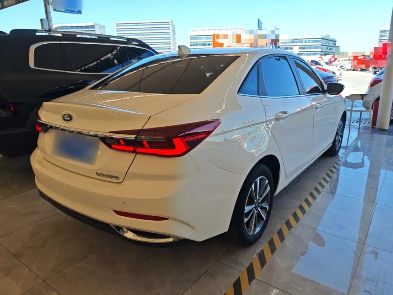 Ford Escort 2021 1.5L Automatic Diamond Edition — миниатюра 6