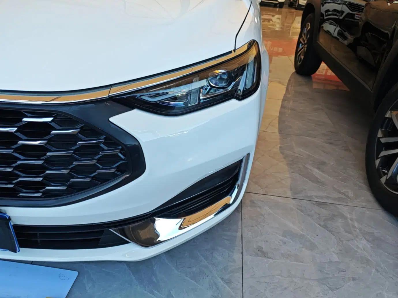 Ford Escort 2021 1.5L Automatic Diamond Edition — миниатюра 8