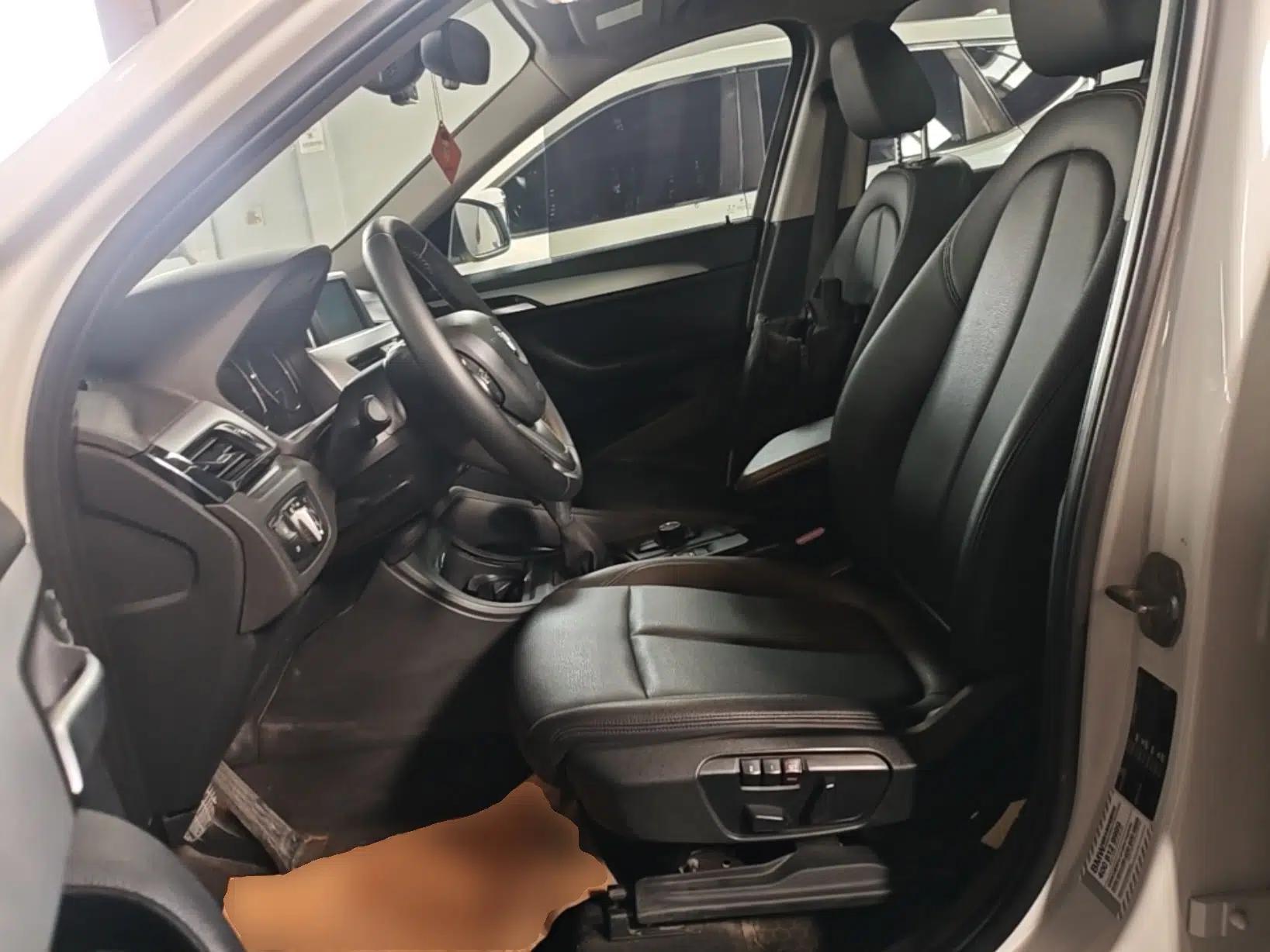 BMW X1 2019 sDrive20Li Leading Model — миниатюра 22